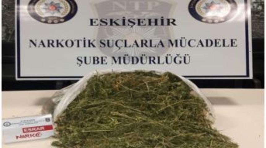 Gen&ccedil;leri Zehirlemeden Yakalandı