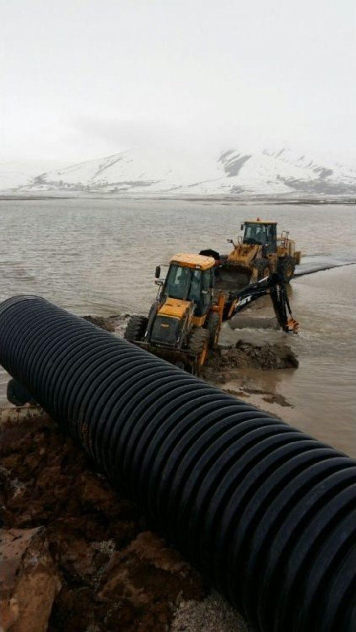 Sıcak Havalar Çaldıran Ovası’nı Göle Çevirdi G4