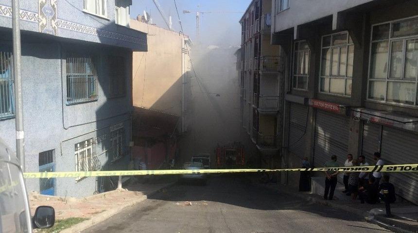 Esenler’de 5 Katlı Binanın Çatı Katında Yangın