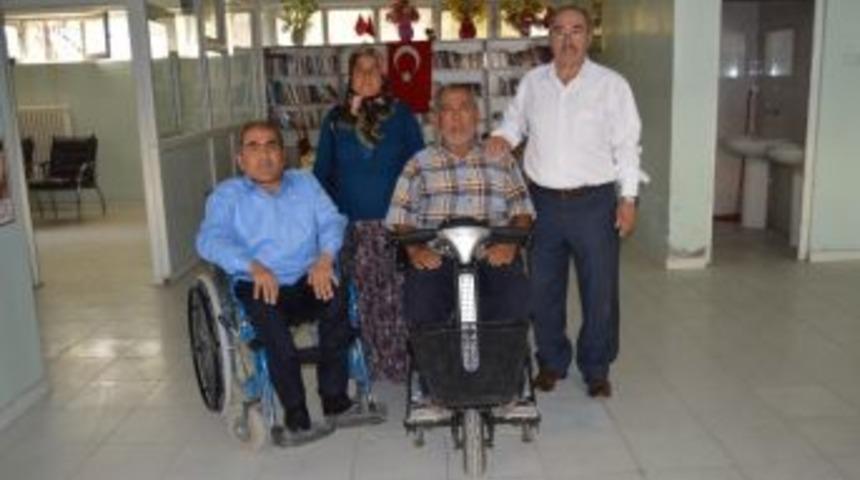 Engelli Adam Ak&uuml;l&uuml; Tekerlekli Sandalyeye Kavuştu