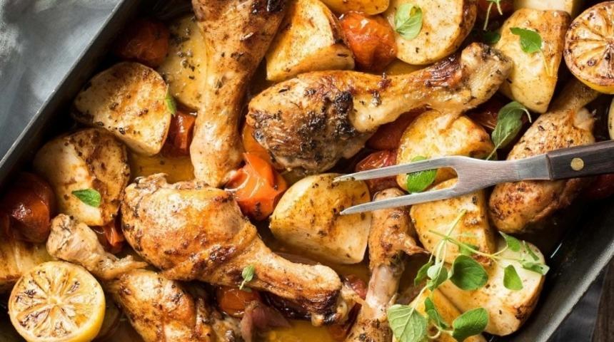 Fırında Sarımsaklı Patatesli Tavuk