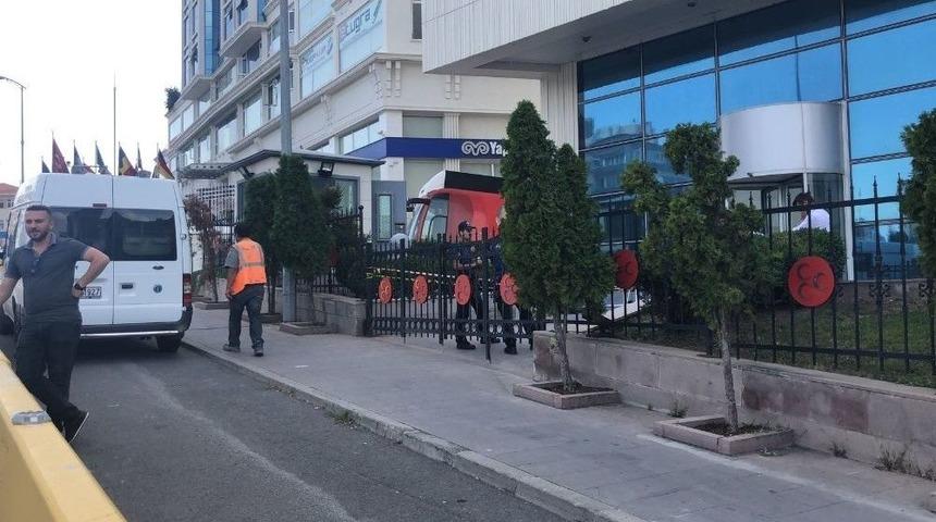 Polis Memuru Silahını Temizlerken Yanlışlıkla Kendini Vurdu