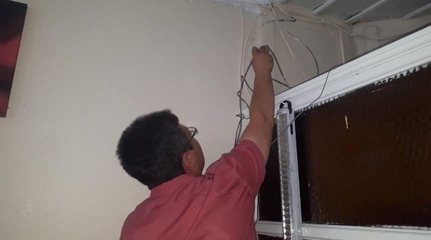 Şaphane&rsquo;ye Yıldırım D&uuml;şt&uuml;, 20 Esnaf Zarar G&ouml;rd&uuml;