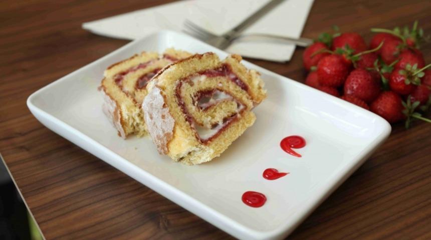 Çilekli Rulo Pasta
