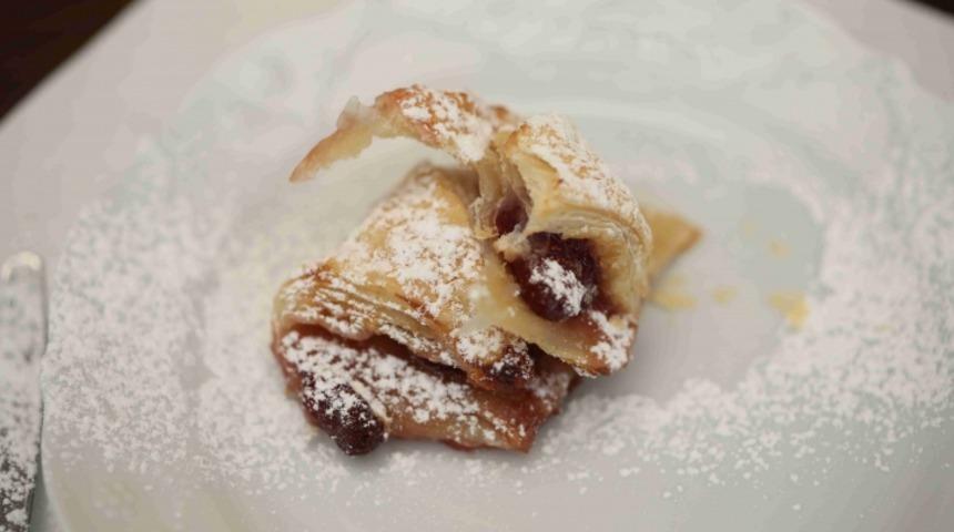 Çilek Reçeliyle Milföy Tatlısı