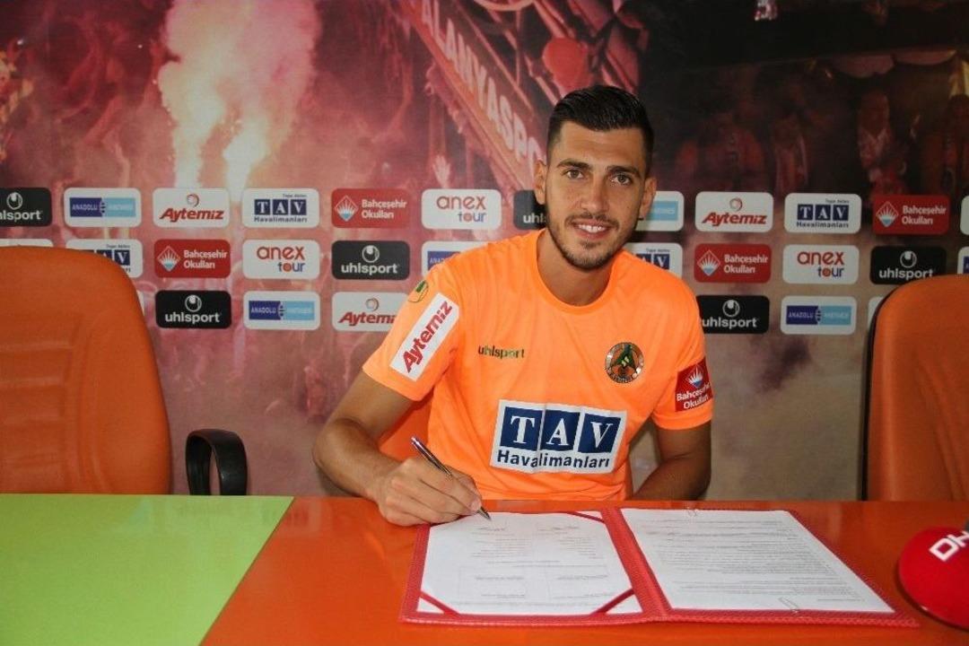 Alanyaspor, Ceyhun G&uuml;lselam&rsquo;ı Renklerine Bağladı