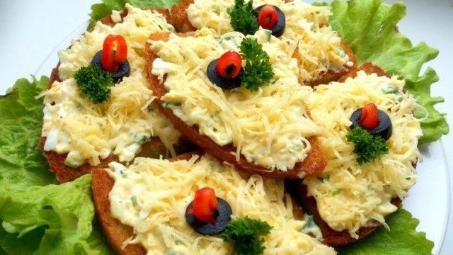 Yumurtalı ve Peynirli Bruschetta