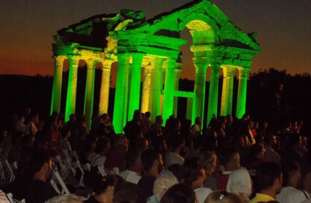 Tarihi Kentte Tarihi Konser