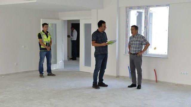 Ataç, Sütlüce Gençlik Merkezi’ni İnceledi