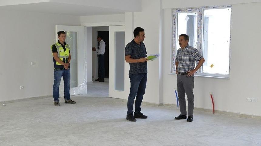 Ataç, Sütlüce Gençlik Merkezi’ni İnceledi