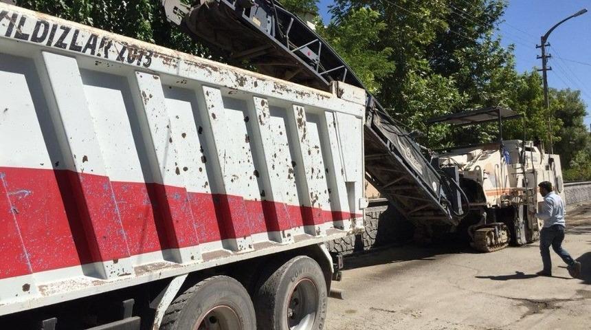 Cumhuriyet Mahallesinde Asfalt Öncesi Hazırlık Çalışması Yapılıyor