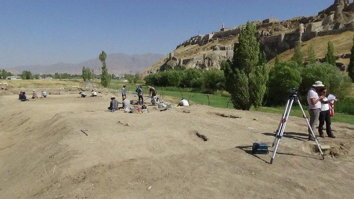 Van’da 2700 Yıllık Urartulu Kadının Ayak İzine Rastlandı G1