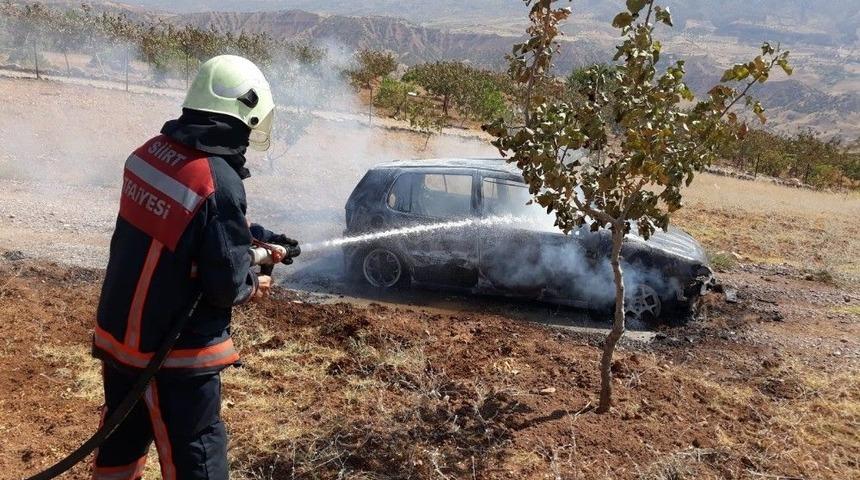 Siirt&rsquo;te Park Halindeki Ara&ccedil; Yandı