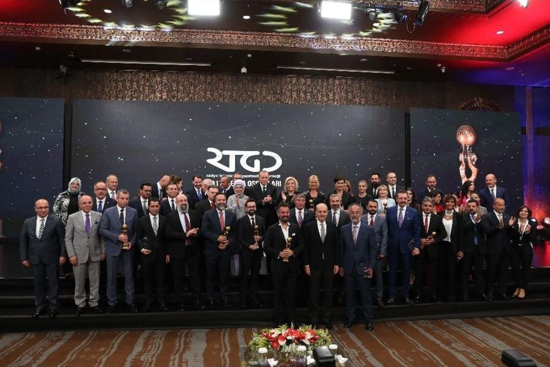 Cumhurbaşkanı Erdoğan: &ldquo;manşetlerle, Kalemş&ouml;rlerle &Ccedil;arpışarak Bu G&uuml;nlere Geldik&rdquo;