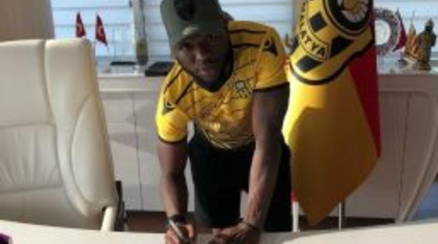 Evkur Yeni Malatyaspor, Ganalı Sulley Muniru İle 2 Yıllık S&ouml;zleşme İmzaladı