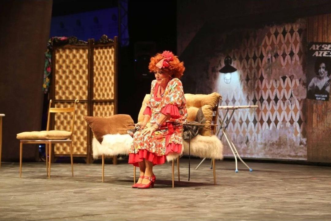 Kuşadası&rsquo;nda &rsquo;seninle Başım Dertte&rsquo; M&uuml;zikali Sahnelendi