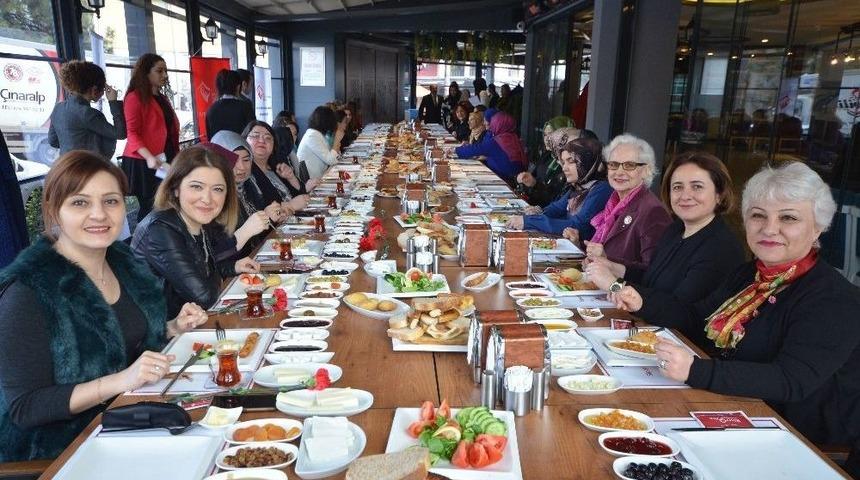 Protokol Eşleri &ldquo;g&uuml;&ccedil;l&uuml; Kadın, G&uuml;&ccedil;l&uuml; Aile, G&uuml;&ccedil;l&uuml; T&uuml;rkiye&rdquo; Sloganıyla Kahvaltıda Buluştu