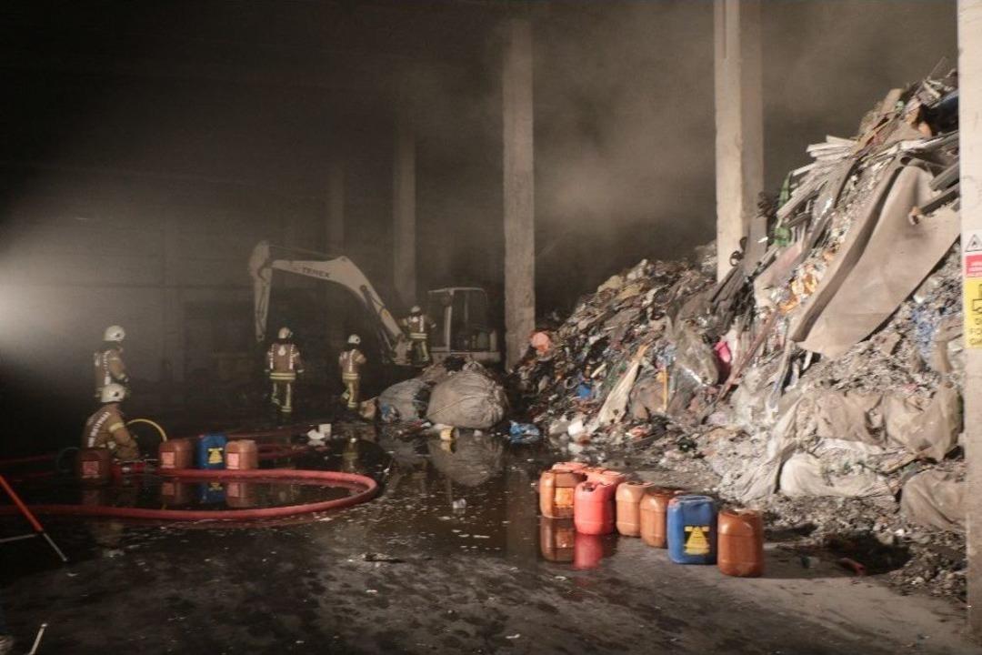 Tuzla&rsquo;da Organize Sanayi B&ouml;lgesi&rsquo;nde Korkutan Yangın