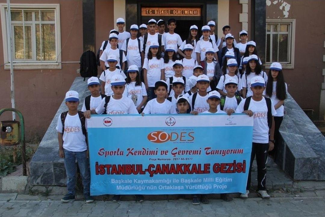 Başkaleli &Ouml;ğrencilerin &Ccedil;anakkale Ve İstanbul Gezileri S&uuml;r&uuml;yor