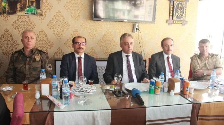 Vali Toprak, &Ccedil;ukurcalı Muhtarlarla Bir Araya Geldi