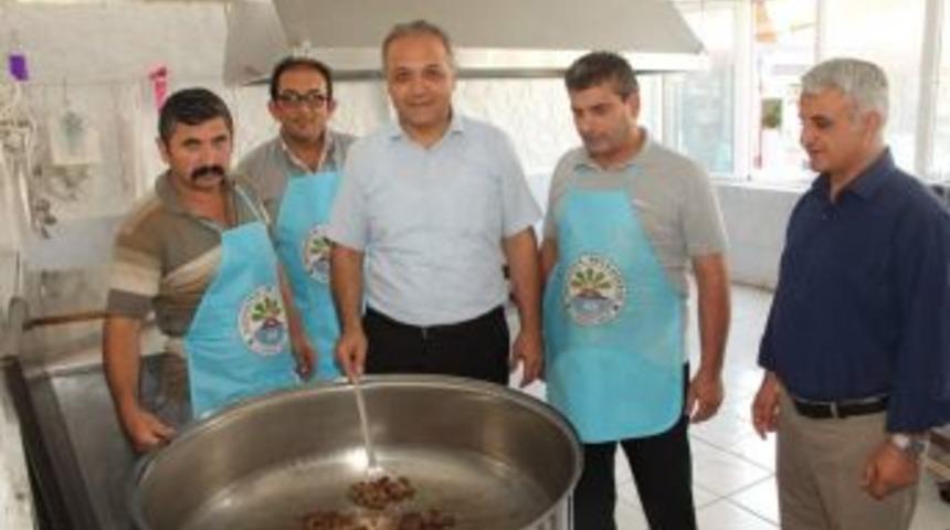 Aşevinden Günlük 400 Kişiye 3 Öğün Yemek