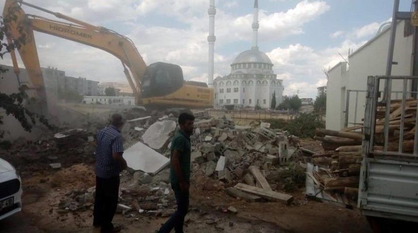 Adıyaman Belediyesi Yol Genişletme &Ccedil;alışmalarını S&uuml;rd&uuml;r&uuml;yor