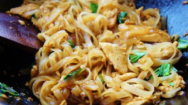 Tavuklu Pirinç Eriştesi