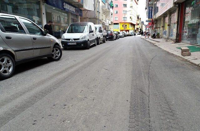 Cadde Ve Bağlantıları Sıcak Asfaltla Buluşuyor