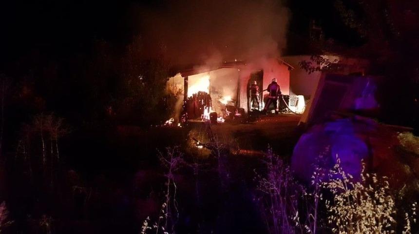 Ahır Yangınında 6 Hayvan Telef Oldu