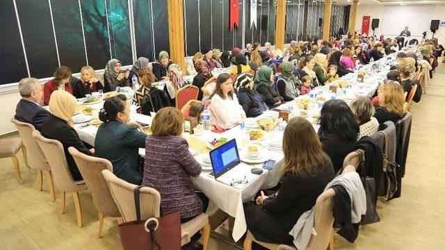 ‘bir Kadın Bir Ömür’ Adlı Etkinlik Yoğun Katılımla Gerçekleştirildi