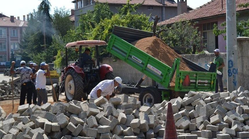 Şuhut’ta Parke Taşı Çalışmaları Devam Ediyor