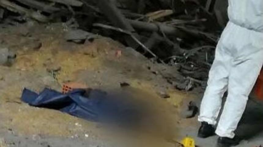 4 Tonluk Malzemenin Altında Kalan 2 İş&ccedil;i Hayatını Kaybetti