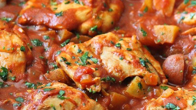 Köri ve Domates Soslu Tavuk