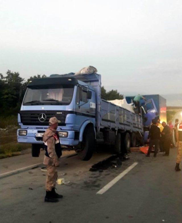 Samsun’da Kamyon Kamyona Arkadan Çarptı: 1 Yaralı