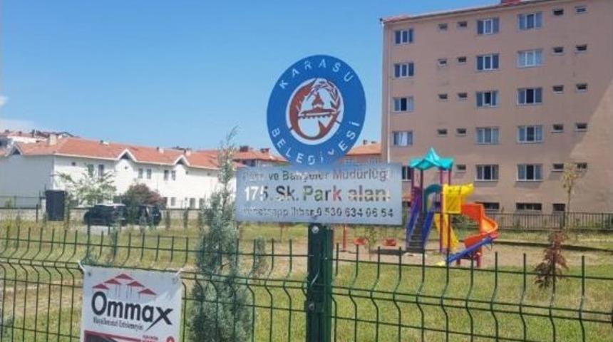Karasu&rsquo;da Parklara &rsquo;whatsapp İhbar Hattı&rsquo; Tabelası Asıldı