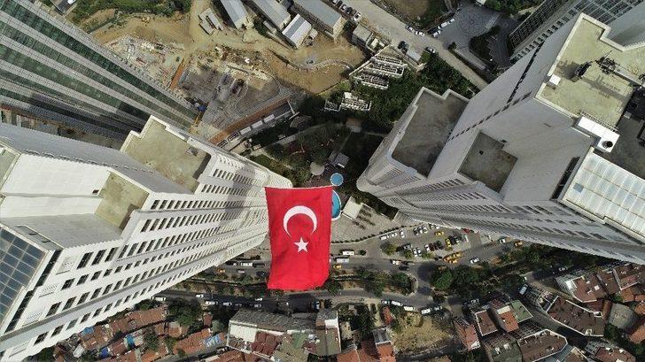 (özel) Dev Türk Bayraklarıyla Donatılan Gökdelenler Havadan Görüntülendi G5