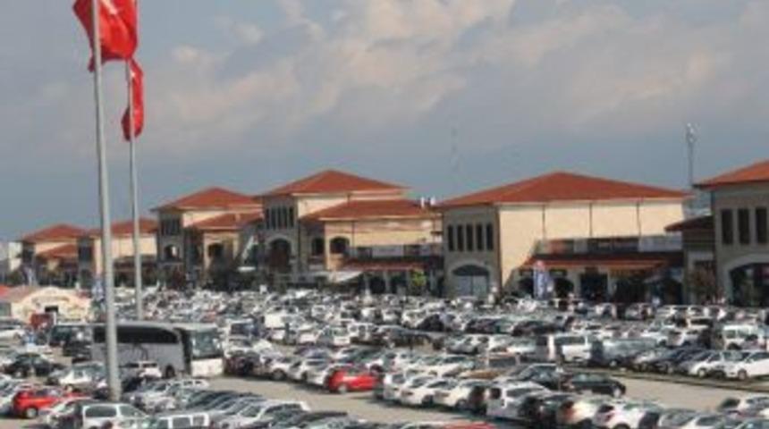 Tem&rsquo;in &Uuml;zerinde Bulunan Avm&rsquo;ye Bayram Tatilinde 800 Bin Kişi Geldi