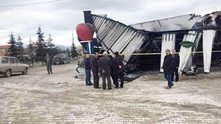 Halde Çıkan Yangında 5 Dükkan, 2 Araç Ve 8 Bin Kasa Yandı