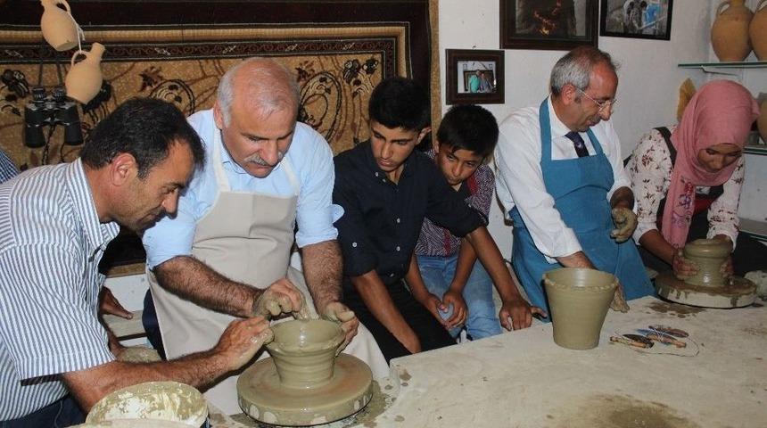 Vali Zorluoğlu Çamurdan Çömlek Yaptı