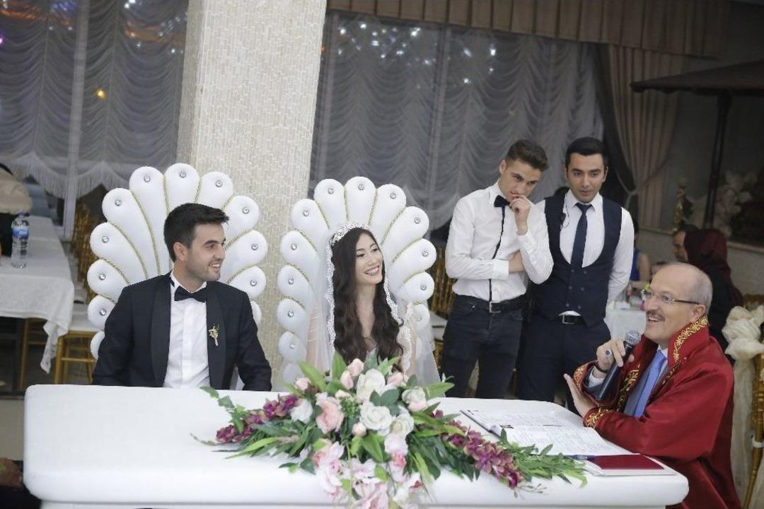 (&ouml;zel Haber) Şiirli Şarkılı Nikah Masası