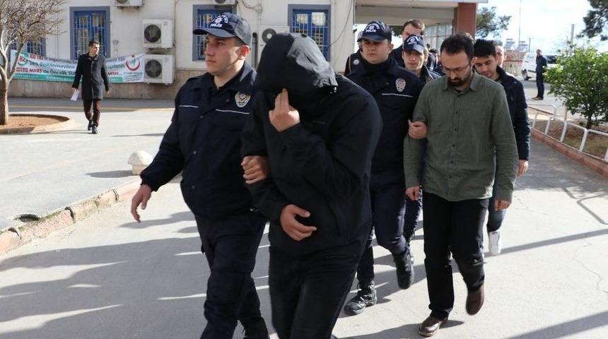 Fet&ouml;&rsquo;den 17 R&uuml;tbeli Asker G&ouml;zaltında