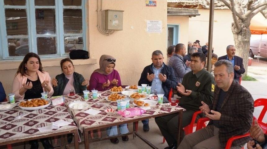 Sarıg&ouml;l&rsquo;&uuml;n Bağlıca Mahallesi Afrin Şehitleri İ&ccedil;in Lokma D&ouml;kt&uuml;rd&uuml;