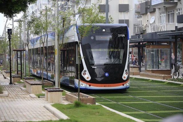 Müze Konseptiyle Yenilenen Ali Çetinkaya Caddesi Açılışa Hazır