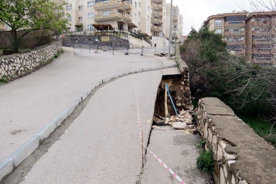 Mudanya&rsquo;da Şiddetli Yağışlar Yolu &Ccedil;&ouml;kertti