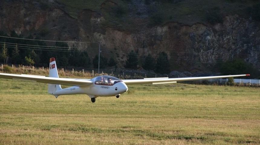 İn&ouml;n&uuml;l&uuml;ler U&ccedil;uyor