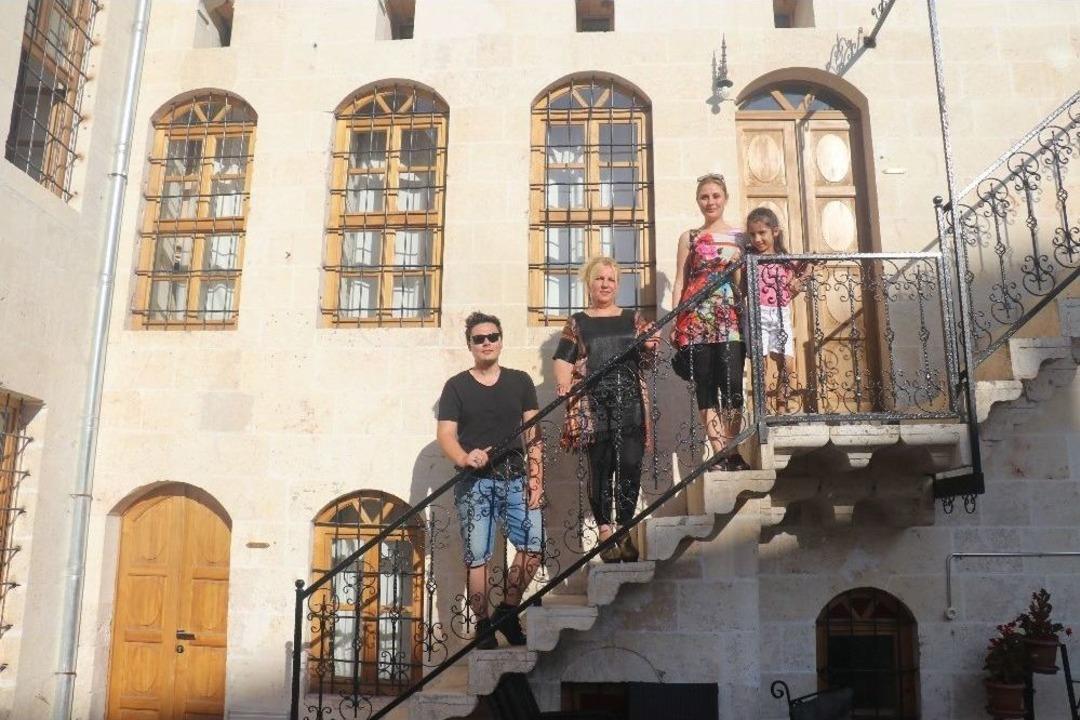 Definecilerin Harabeye &Ccedil;evirdiği Evi Butik Otel Yaptı