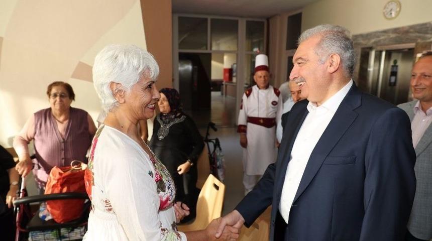 Başkan Uysal, Kayışdağı Tesisleri&rsquo;nde Yaşlıları Ziyaret Etti