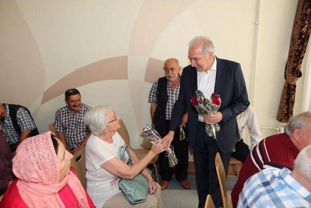 Başkan Uysal, Kayışdağı Tesisleri’nde Yaşlıları Ziyaret Etti