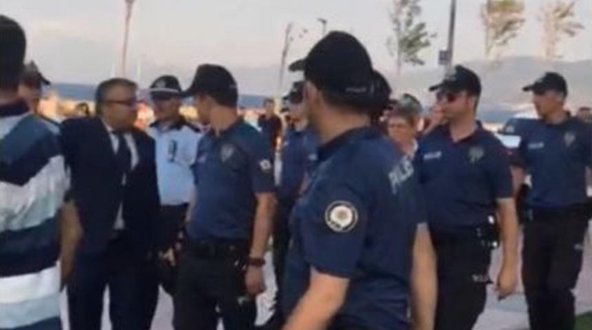 Zabıtaya Bı&ccedil;ak &Ccedil;eken Seyyar Satıcılara Operasyon