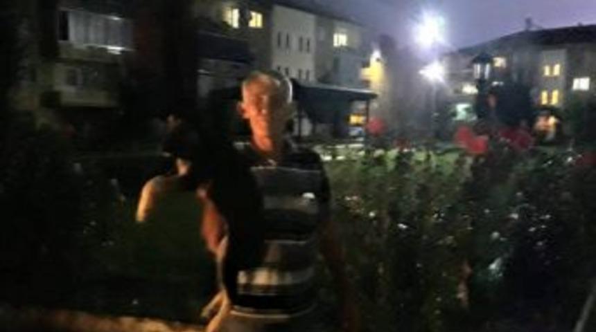 Yağmurda Kalan Yavru K&ouml;peği Barınağa Aldılar